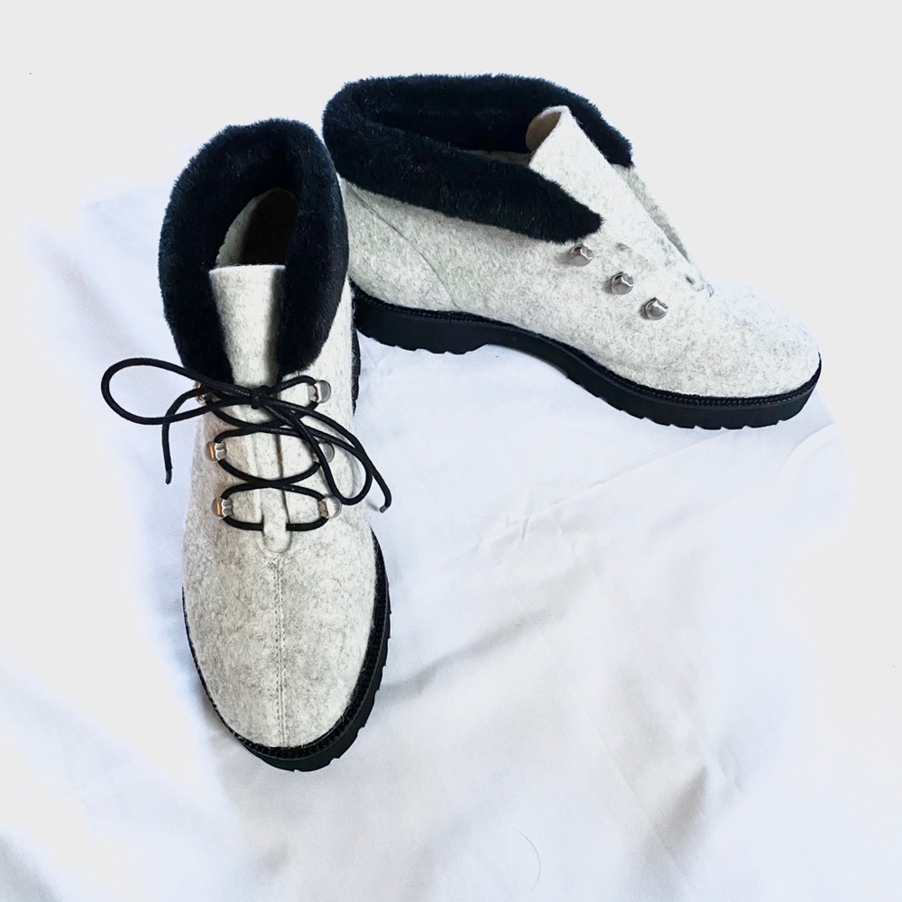SOLD! 💚Bettye Mueller Misty Boot - Picture 3 of 9